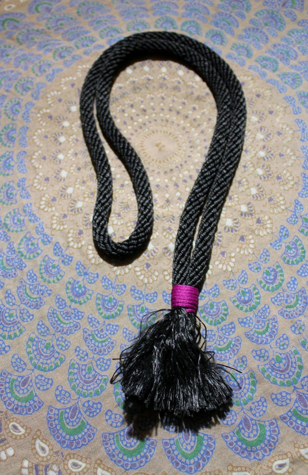 Nákrčník černo-růžový (2. jakost) • 145cm (obvod)